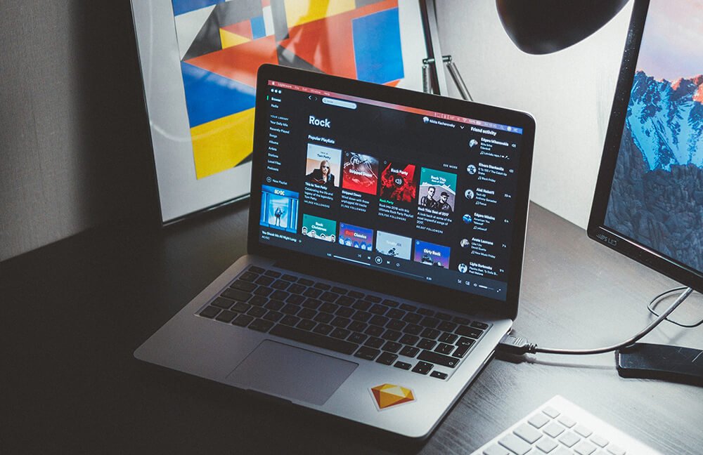 03photo 1633174524827 db00a6b7bc74 1